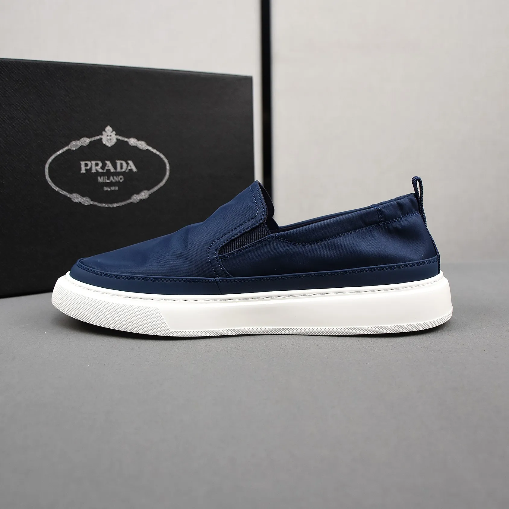PP380❣️❣️❣️Prada breathable cloth shoes, the upper is made of comfortable and breathable fabric, and the ultra-light soft foam outsole. Men's size 39-44.